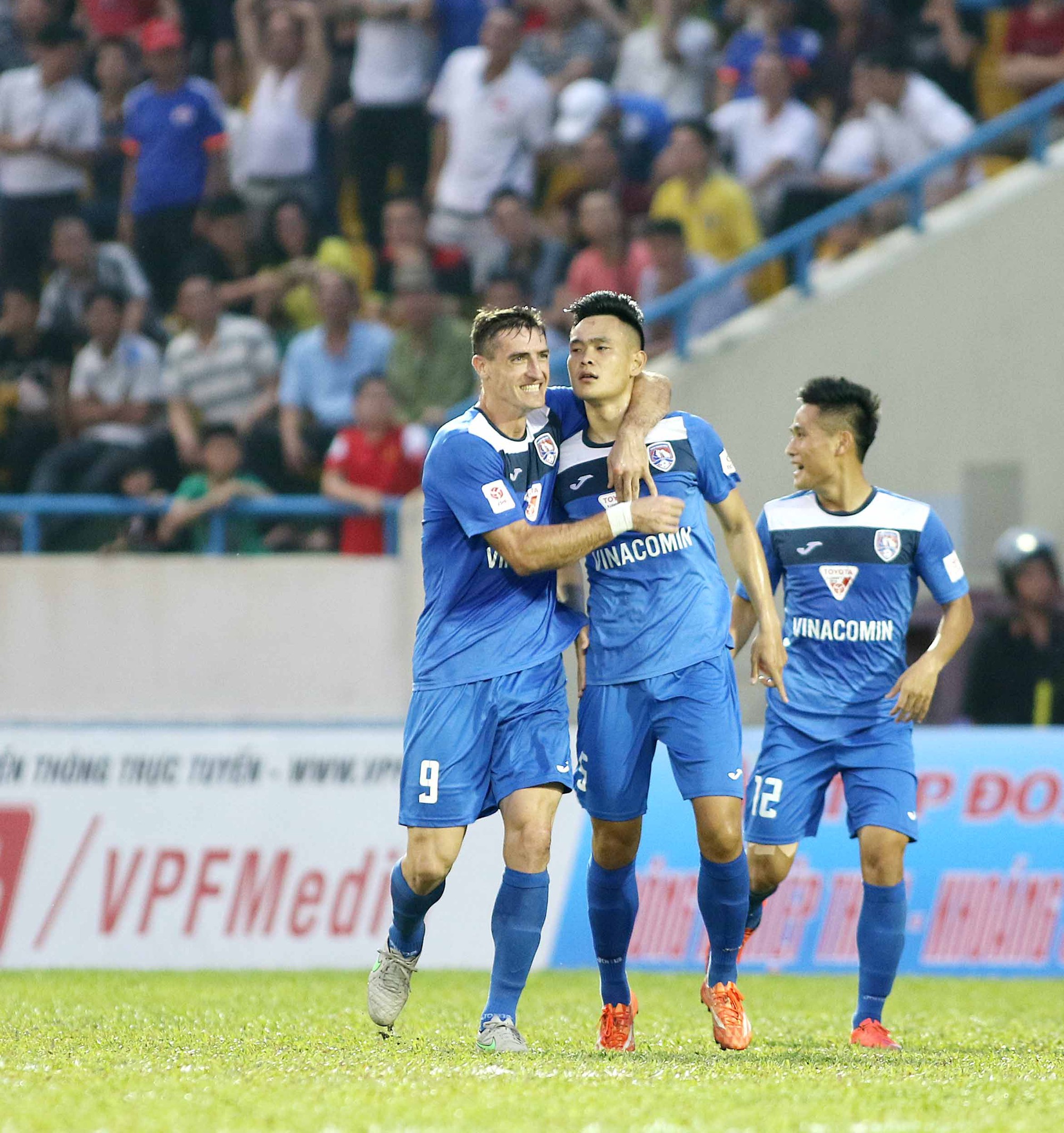 Ngoại binh ghi b&agrave;n, HLV Phan Th&agrave;nh H&ugrave;ng kh&ocirc;ng hết lo &acirc;u