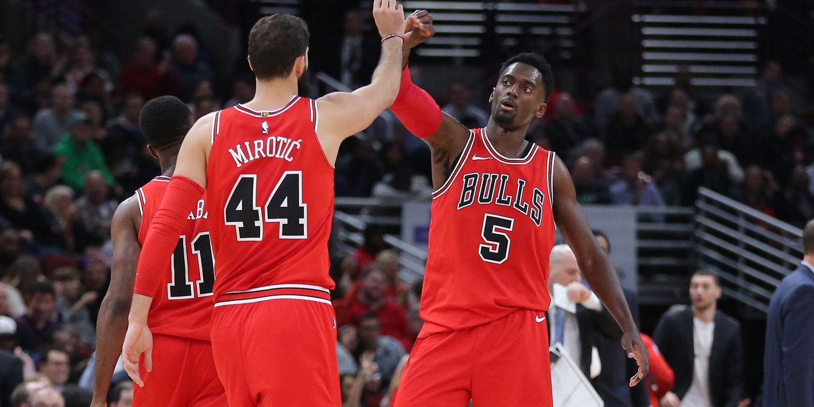 Bình thường hóa quan hệ không có nghĩa Mirotic sẽ nói chuyện nhiều hơn với Portis. Tin NBA ngày 3/1: Bình thường hóa quan hệ không có nghĩa Mirotic sẽ nói chuyện nhiều hơn với Portis.