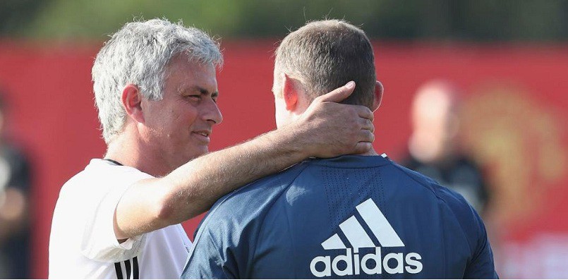 Jose Mourinho chọn ai đeo băng đội trưởng Man Utd?