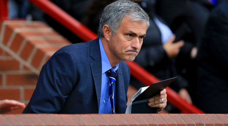 Hợp đồng rắc rối khiến Mourinho chưa thể đến Man Utd