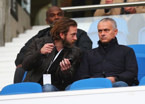 Mourinho: "Tôi không đi tìm mà các CLB tìm đến tôi"