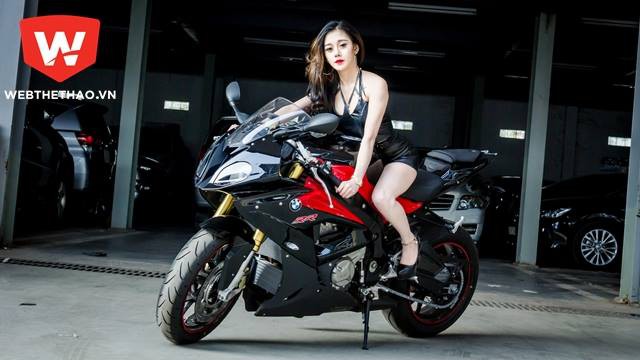 Nữ DJ nóng bỏng bên BMW S1000RR 2016