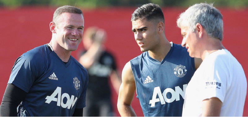 Rooney với nguy cơ bị Pogba và Mkhitaryan chiếm chỗ