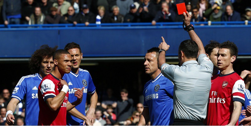 Premier League: Công nghệ VAR sẽ xóa nạn “bịt miệng” trọng tài?