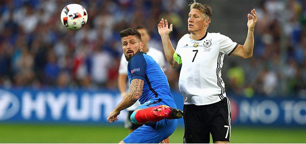Schweinsteiger chia tay đội tuyển quốc gia