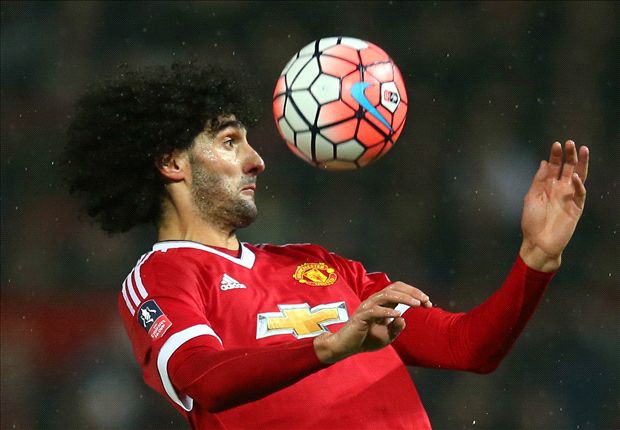 Thắng nhọc đội hạng 3, Van Gaal cảnh cáo Fellaini
