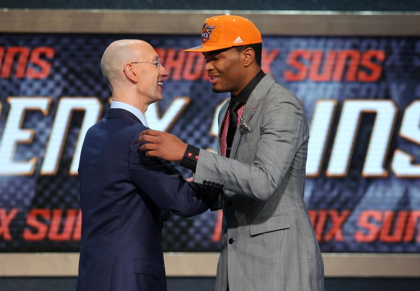Tin NBA 26/9: Warren gia hạn hợp đồng có giá trị lớn với Suns