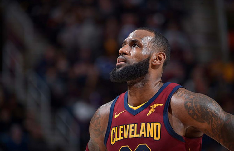 Tin NBA 30/12: LeBron James 33 tuổi vẫn chạy tốt nhờ... rượu vang