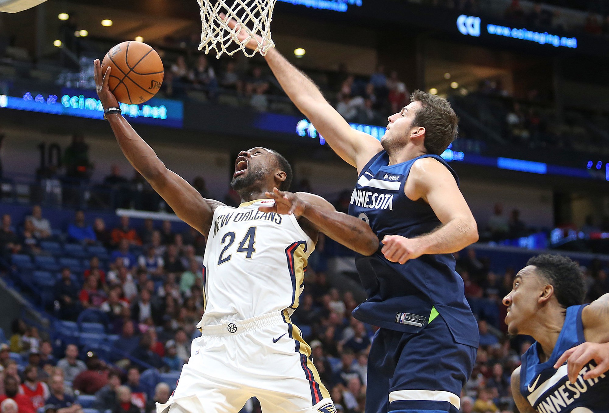 Tin NBA ng&agrave;y 13/12: D&ugrave; kh&ocirc;ng c&oacute; chỉ số ghi điểm ấn tượng nhưng gi&aacute; trị của Allen nằm ở kinh nghiệm ph&ograve;ng ngự.