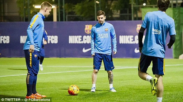 Top bàn thắng "dị" trên sân tập của Lionel Messi