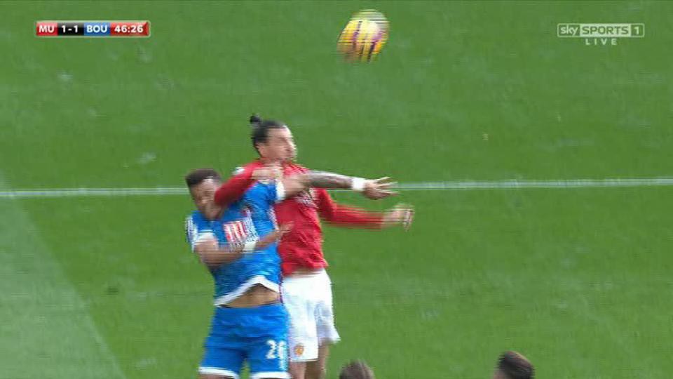 Trả đũa thô bạo, Ibrahimovic đối diện án phạt nguội