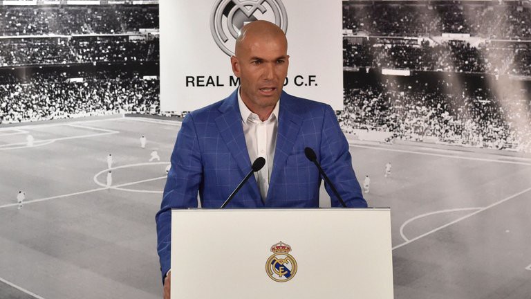 Real Madrid sa thải Benitez, đưa Zidane lên thay