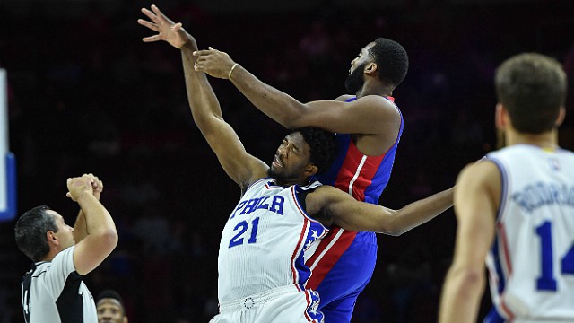 Drummond thường khiến Embiid phải vất vả trong những lần đối mặt. Tin NBA ngày 24/10: Drummond thường khiến Embiid phải vất vả trong những lần đối mặt.
