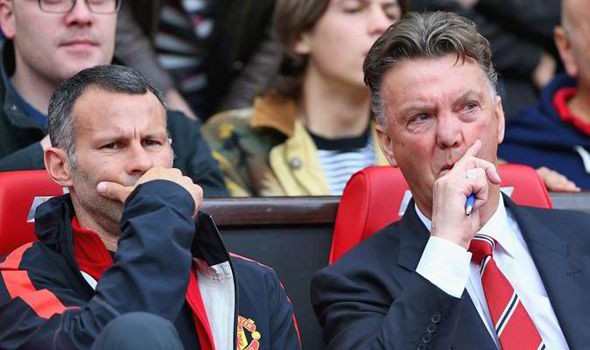 Van Gaal “biến mất” trên sân tập