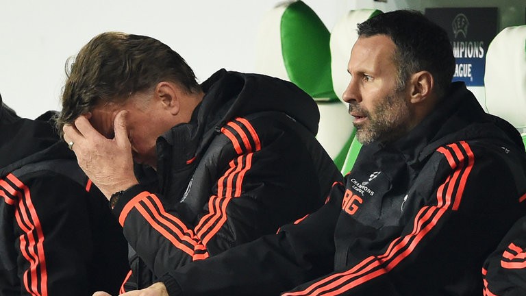Van Gaal vẫn không nhận trách nhiệm sau trận thua Bournemouth