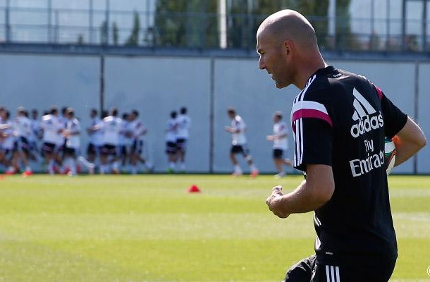Zidane và số phận không thể tách rời trái bóng