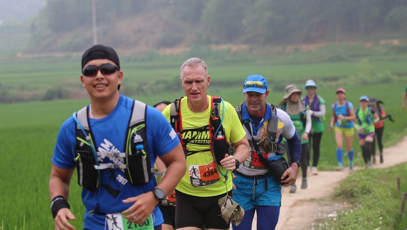 Hành trình chạy trên "biển mây" của các VĐV Vietnam Jungle Marathon 2018