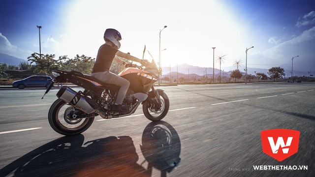 KTM 1050 Adventure KTM 1050 Adventure