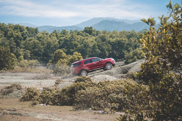 Ford Explorer tiếp tục là mẫu SUV "hút hồn" người Việt