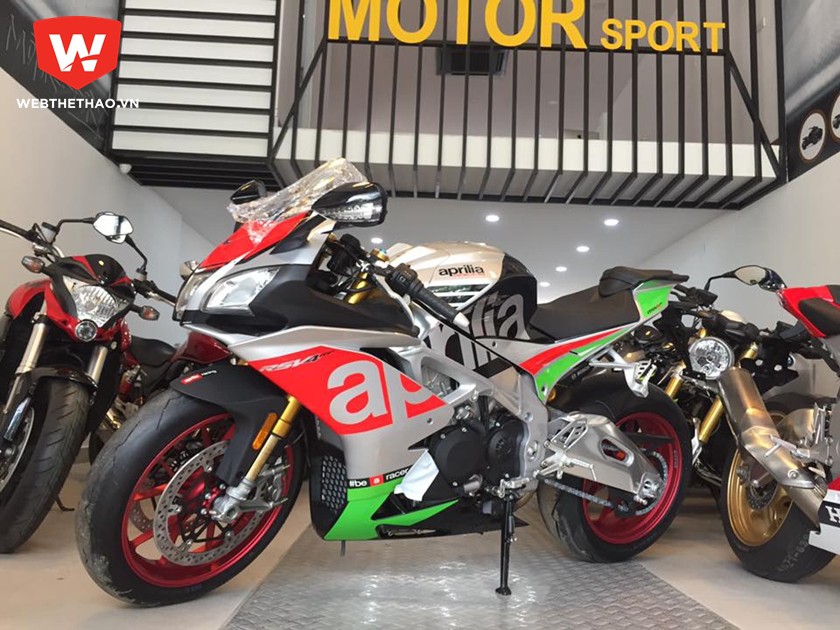 Siêu phẩm Aprilia RSV4 RF 2017 đầu tiên về Việt Nam