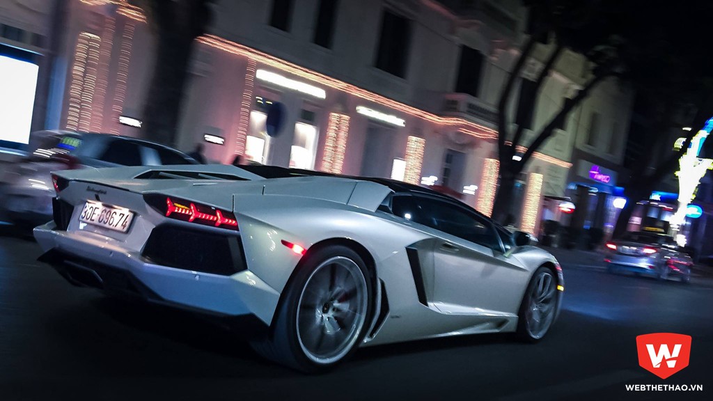“Siêu bò” Lamborghini Aventador trắng ngọc trai dạo phố đầu năm