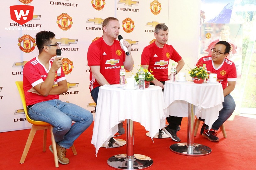 Khách hàng Chevrolet giao lưu cùng cựu danh thủ của Man Utd