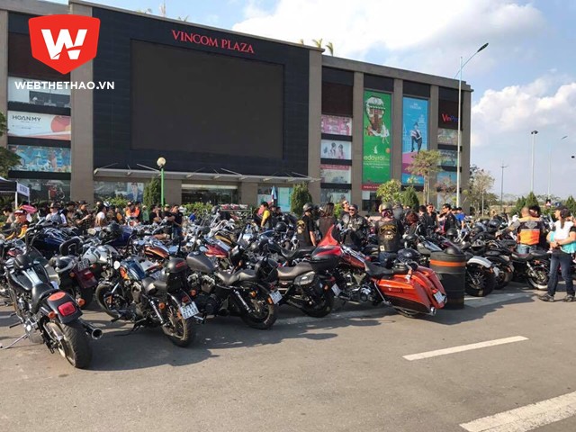 Sôi động ngày hội quy tụ cả ngàn xe Harley Davidson tại Hà Nội