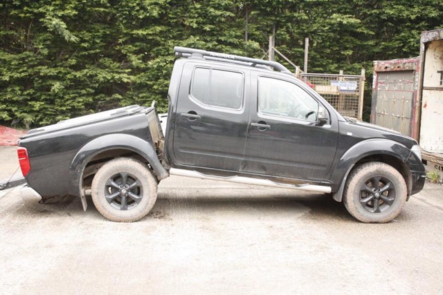 Xe bán tải Navara "gãy đôi" hàng loạt, Nissan từ chối triệu hồi