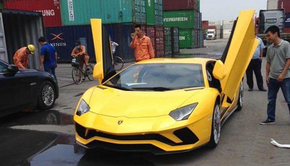 "Siêu bò" Lamborghini Aventador S bất ngờ về Việt Nam