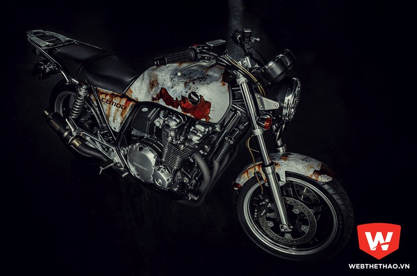 Thợ Việt Nam độ môtô hoài cổ Honda CB1100 rỉ sét ấn tượng