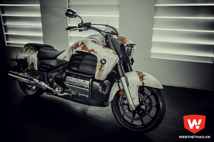 "Lực sĩ đường phố" Honda F6C đồ sộ với dàn áo rỉ sét tại Việt Nam