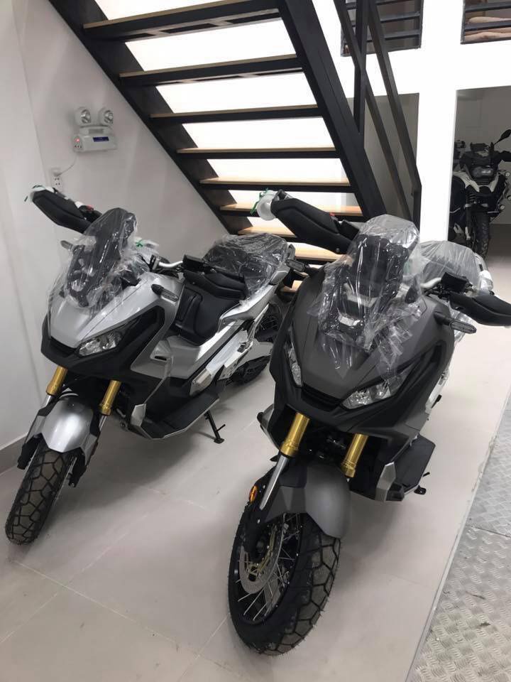 04 chiếc Honda X-ADV đầu tiên xuất hiện tại Sài Gòn