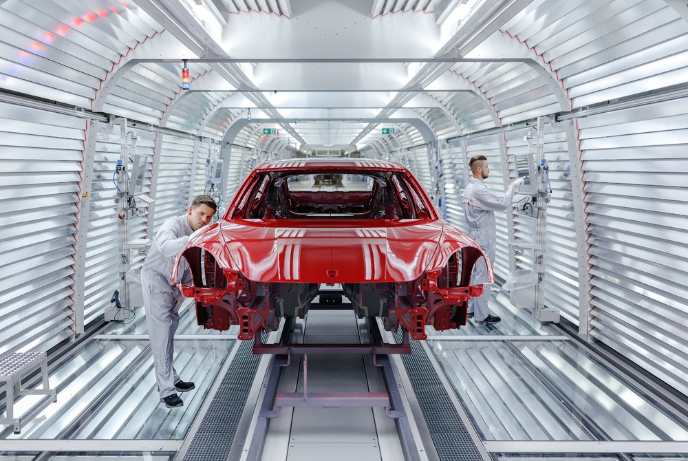 Porsche 911 và Macan: những con gà đẻ trứng vàng cho Leipzig