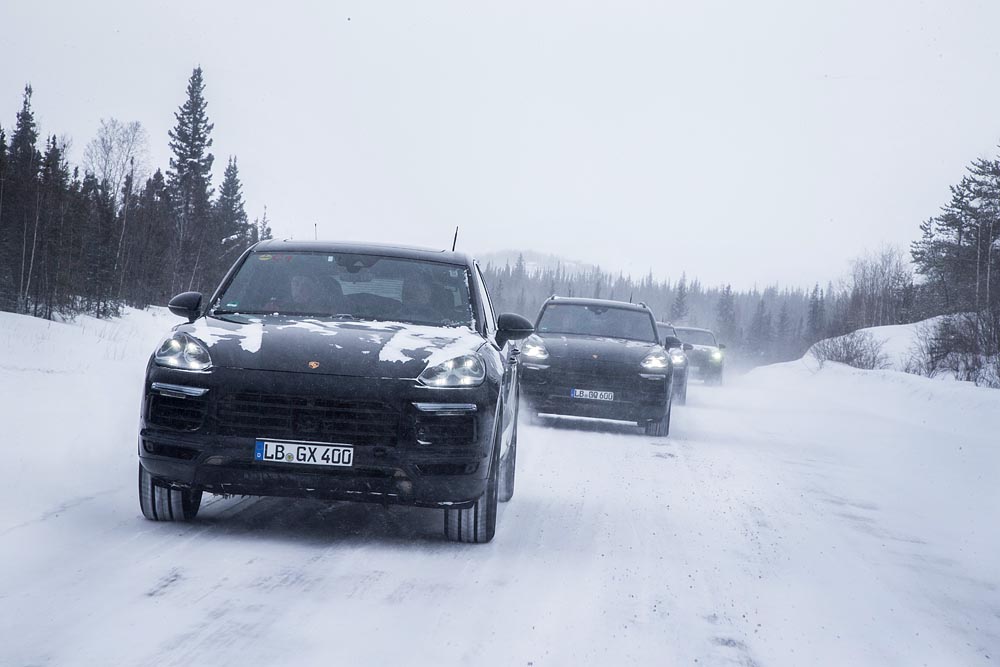 Porsche Cayenne phiên bản mới được "thử lửa" toàn cầu