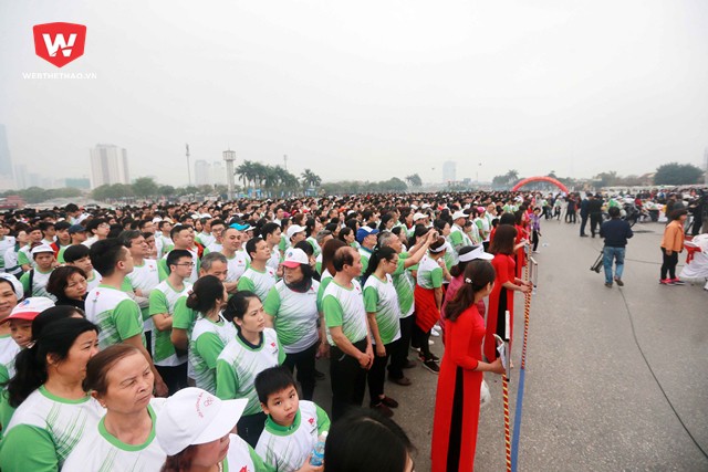 S&aacute;ng 25/3, Lễ hưởng ứng ng&agrave;y chạy Olympic v&agrave; ph&aacute;t động Giải chạy B&aacute;o H&agrave; Nội mới lần thứ 45 đ&atilde; diễn ra tại quảng trường SVĐ QG Mỹ Đ&igrave;nh (H&agrave; Nội). H&igrave;nh ảnh: Hải Đăng.