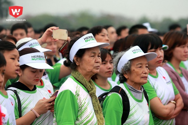 Lễ ph&aacute;t động thu h&uacute;t gần 8,000 c&aacute;n bộ, c&ocirc;ng nh&acirc;n, vi&ecirc;n chức, chiến sĩ trong quận. H&igrave;nh ảnh: Hải Đăng.