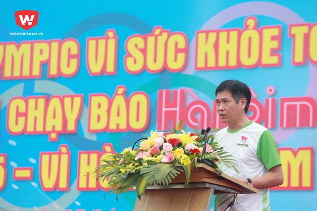 Tại buổi lễ, Ph&oacute; tổng cục trưởng Tổng cục TDTT, &ocirc;ng Trần Đức Phấn nhấn mạnh tinh thần ''bảo vệ v&agrave; n&acirc;ng cao sức khỏe của mọi người'' th&ocirc;ng qua việc tập luyện thể dục thể thao, trong đ&oacute; chạy l&agrave; m&ocirc;n thể thao dễ &aacute;p dụng. H&igrave;nh ảnh: Hải Đăng.