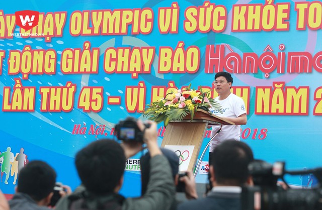 Ph&oacute; Chủ tịch UBND TP H&agrave; Nội, &ocirc;ng Ng&ocirc; Văn Qu&yacute;, cho biết: ''Giải chạy B&aacute;o H&agrave; Nội mới l&agrave; giải đấu thể thao quần ch&uacute;ng của thủ đ&ocirc;, c&oacute; truyền thống v&agrave; uy t&iacute;n nhất''. H&igrave;nh ảnh: Hải Đăng.
