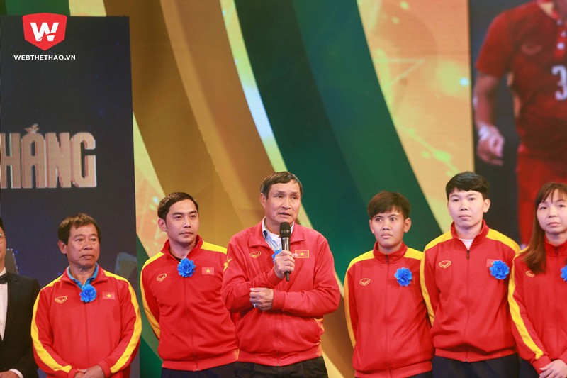 ''Bố'' Chung chính là điểm tựa cho các tuyển thủ nữ Việt Nam giành được HCV SEA Games 29. Ảnh: Hải Đăng. ''Bố'' Chung chính là điểm tựa cho các tuyển thủ nữ Việt Nam giành được HCV SEA Games 29. Hình ảnh: Hải Đăng.
