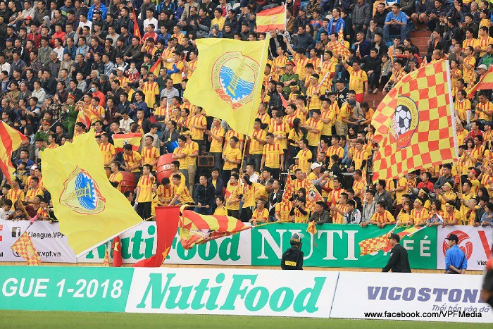 SVĐ Thiên Trường sẽ lại đông như trẩy hội ở vòng 3 V.League 2018. Ảnh: VPF. SVĐ Thiên Trường sẽ lại đông như trẩy hội ở vòng 3 V.League 2018. Ảnh: VPF.