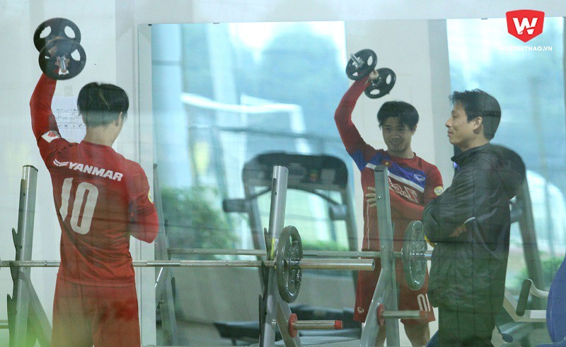 Công Phượng làm bạn với phòng gym, cười tươi khi sắp được trở lại tập luyện