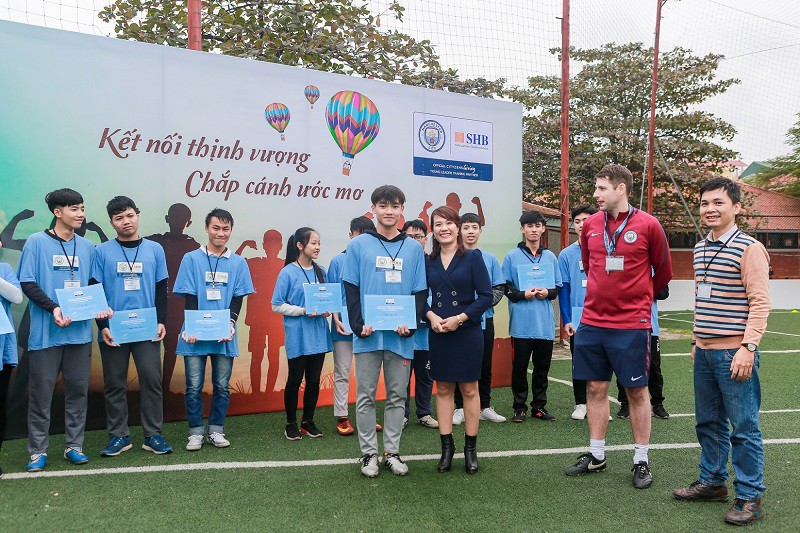 Man City chọn 3 "nhà lãnh đạo trẻ" Việt Nam sang Anh tập huấn