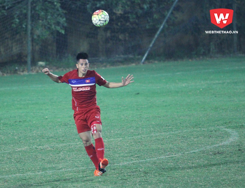 Trung vệ U23 Việt Nam mệt bở hơi tai với bài tập mô phỏng phòng giả lập 360 độ