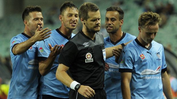 Trọng tài Chris Beath bắt trận tứ kết của U23 Việt Nam từng gặp bê bối ở A-League
