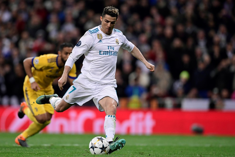 H&igrave;nh ảnh: Ronaldo ghi b&agrave;n cho Real từ chấm phạt đền