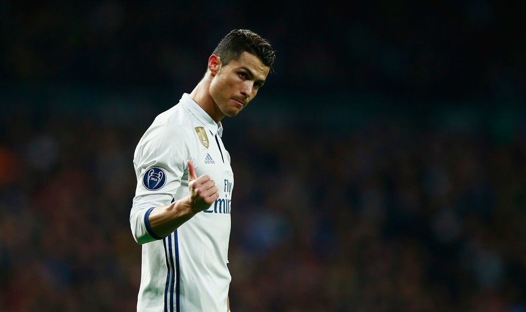 8 kỷ lục đợi Ronaldo xô đổ trong màu áo Real