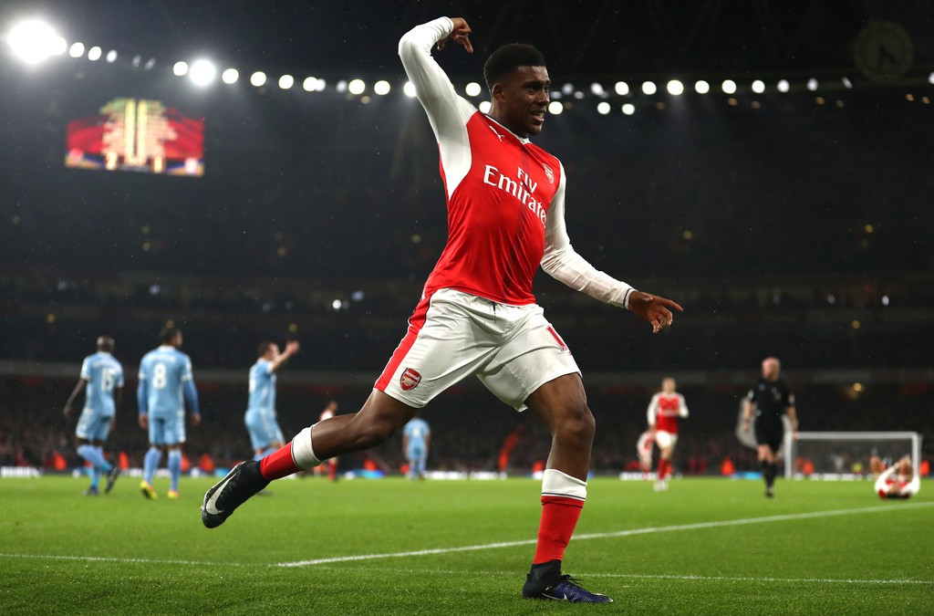 Iwobi l&agrave; một trong những ''c&acirc;y nh&agrave; l&aacute; vườn'' nhiều triển vọng của Arsenal