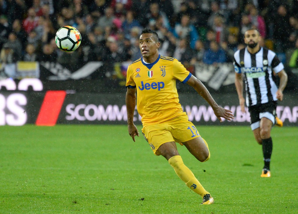 H&igrave;nh ảnh: Alex Sandro vẫn l&agrave; mục ti&ecirc;u h&agrave;ng đầu của Chelsea