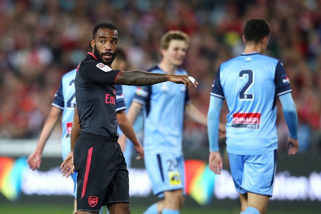 Lacazette chỉ ghi được 1 b&agrave;n ở chuyến du đấu