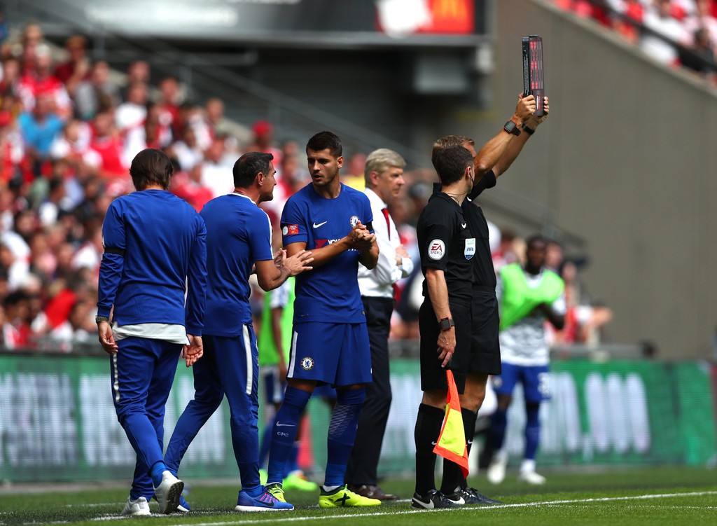 Morata ra mắt từ ghế dự bị ở trận gặp Arsenal